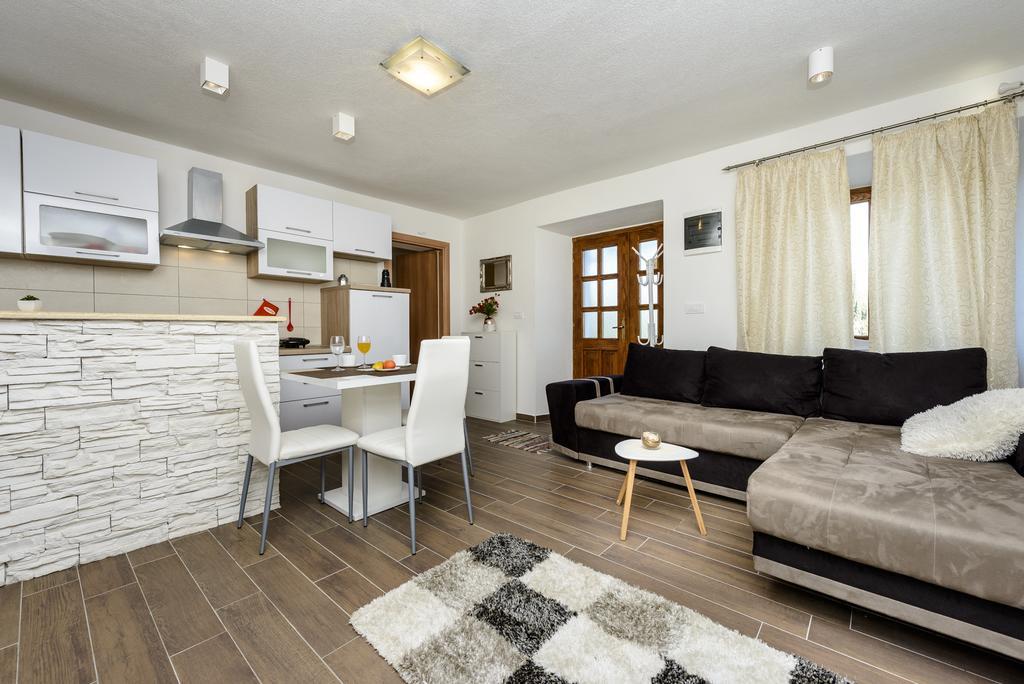 Apartment Mistral - Cosy Apartment With Sea View Molunat Eksteriør billede